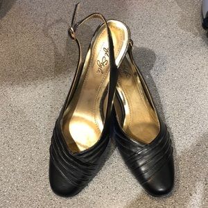 Soft style sling back heals 👠